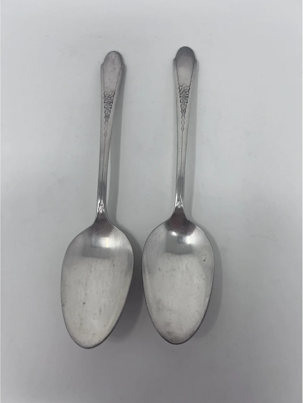 Vintage Wm. Rogers & Son silverplated Flatware Set in Wooden Case - READ